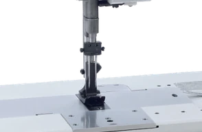 SF-1560DL-18-7 — Needle and presser-foot area shown in the catalogue.